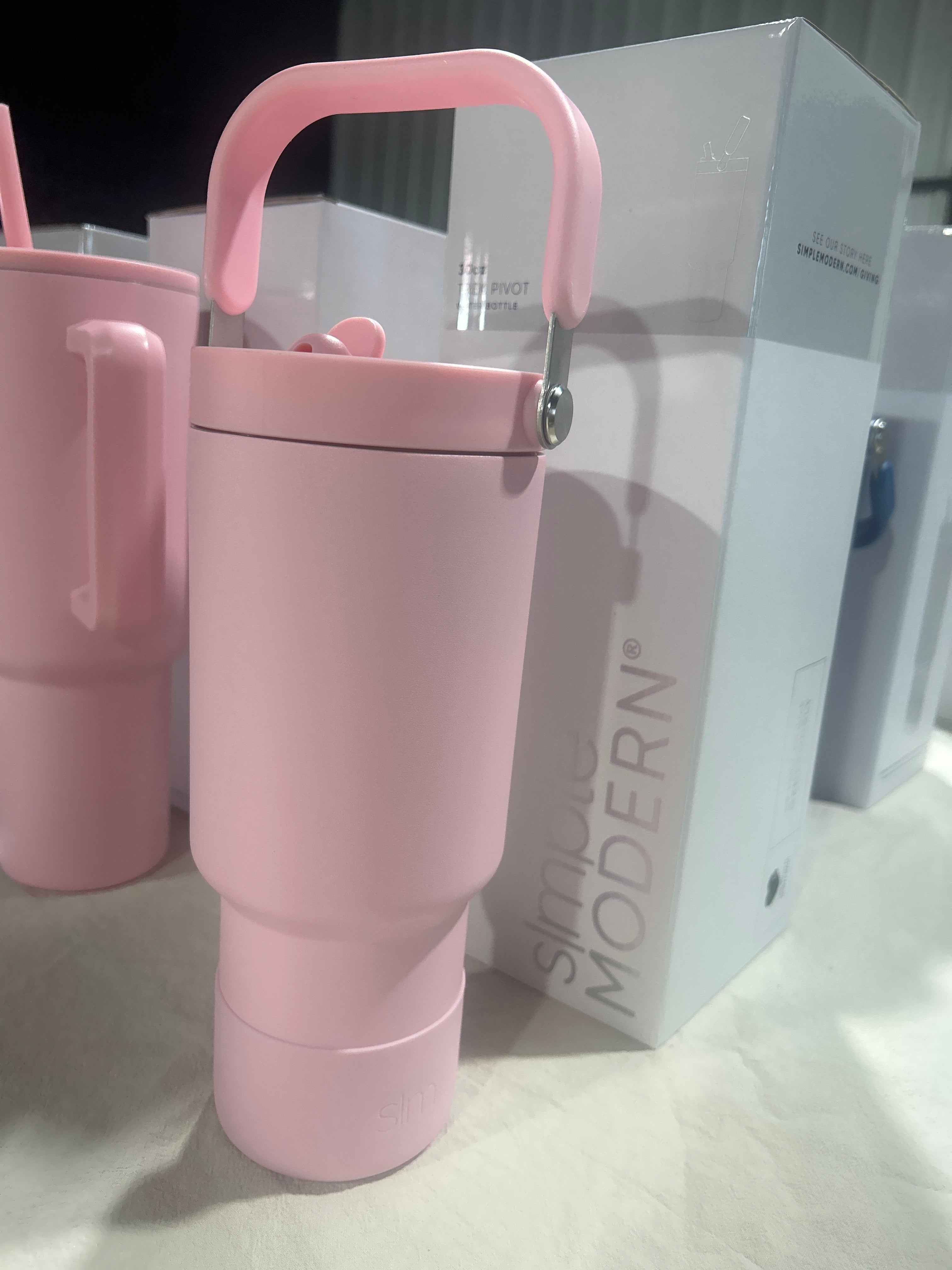Light Pink 30oz Trek Pivot